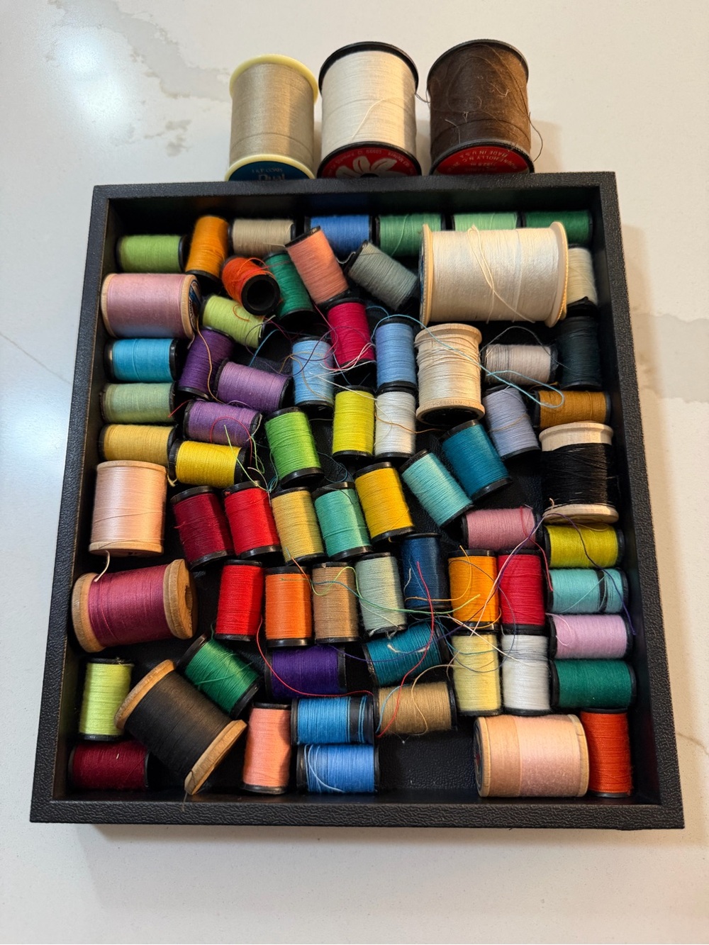 Colorful Sewing Thread Spool Bundle - Multicolor - Picture 3 of 6